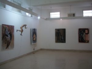 Traveling gallery