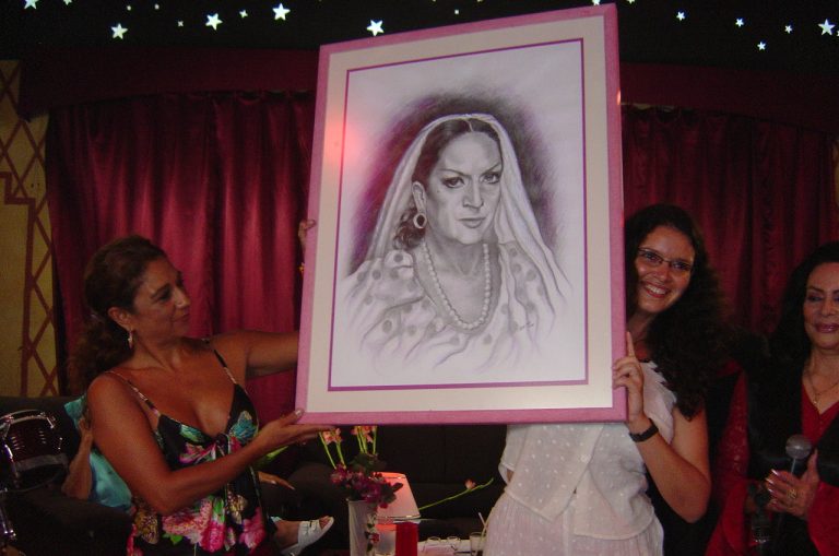 entrega del retrato de lola a lolita en la habana